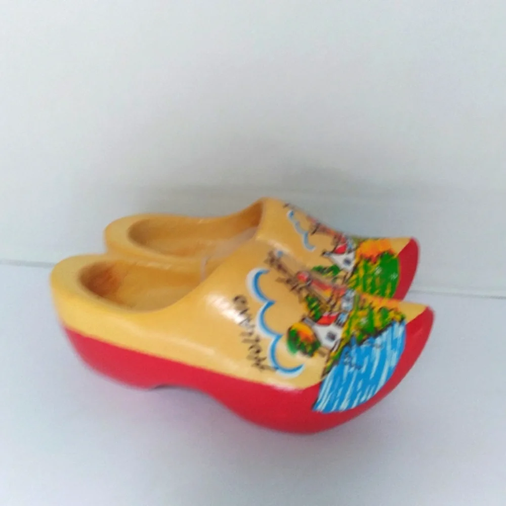 Traditional‎ Dutch Wooden Clog Decorative Windmill Scene Hand-Painted Red Yellow